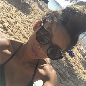 Meet your Posher, Christina